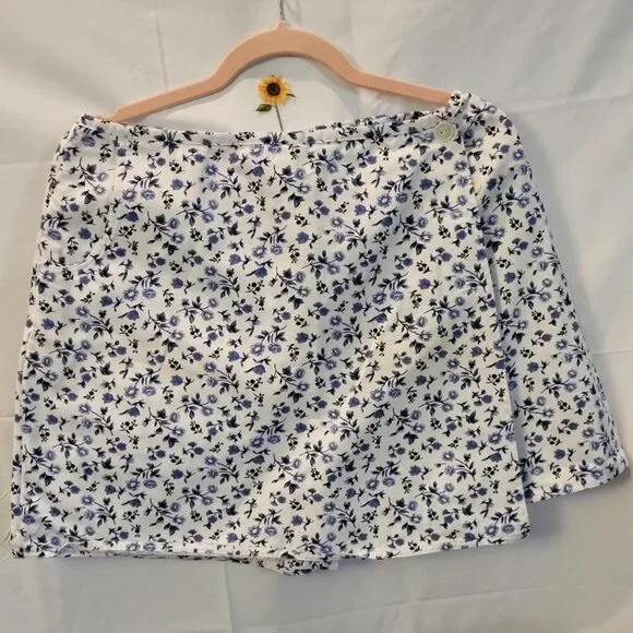 Basic Editions, Not Worn, Women's White with a Blue Floral Desin Skort, Size 14 - Picture 1 of 8